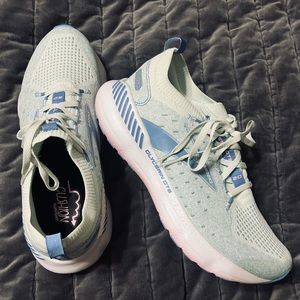 Brand new Brooks glycerin 20. Women’s size 10